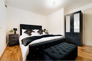 House - LUX Woolwich Flat 2 Stops to Canary Wharf (London)