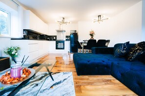 House - LUX Woolwich Flat 2 Stops to Canary Wharf (London)