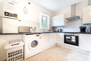 House | 2 bedrooms, Internet - LUX 2bdr Flat Near LTN Airport City Centre (Luton)