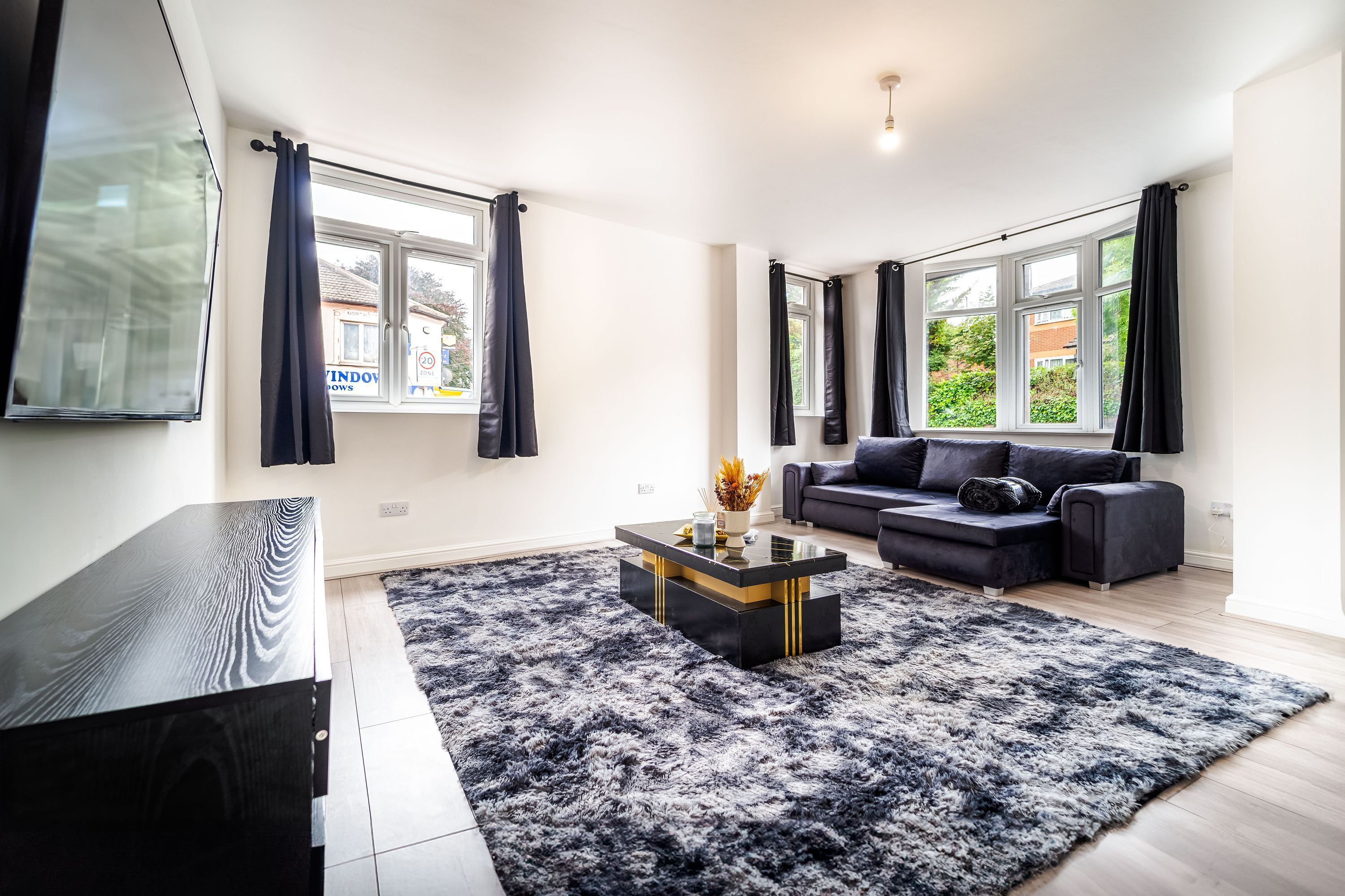 House | 2 bedrooms, desk, soundproofing, Internet