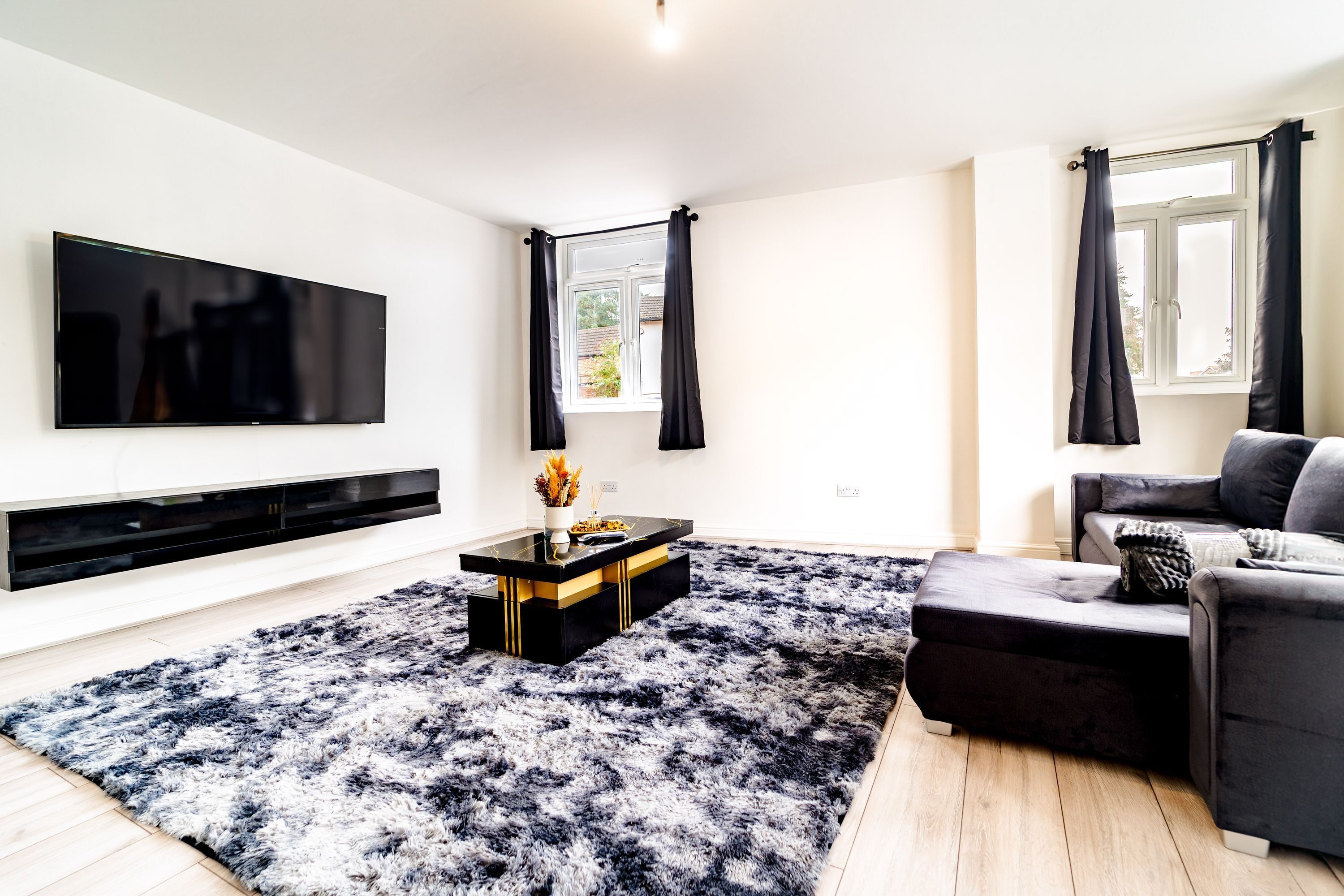 House | 2 bedrooms, desk, soundproofing, Internet