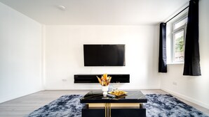 บ้านพัก | 2 ห้องนอน, โต๊ะทำงาน, ห้องเก็บเสียง, อินเทอร์เน็ตความเร็วสูง