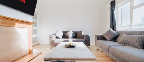 House | 5 bedrooms, Internet