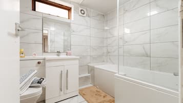 House | 5 bedrooms, Internet