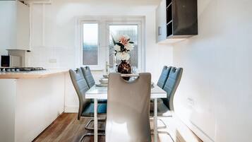 House | 5 bedrooms, Internet