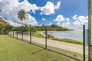 Property grounds - Le cocon:cocooning duplex, marina view at the foot of the beach. (Le Gosier)