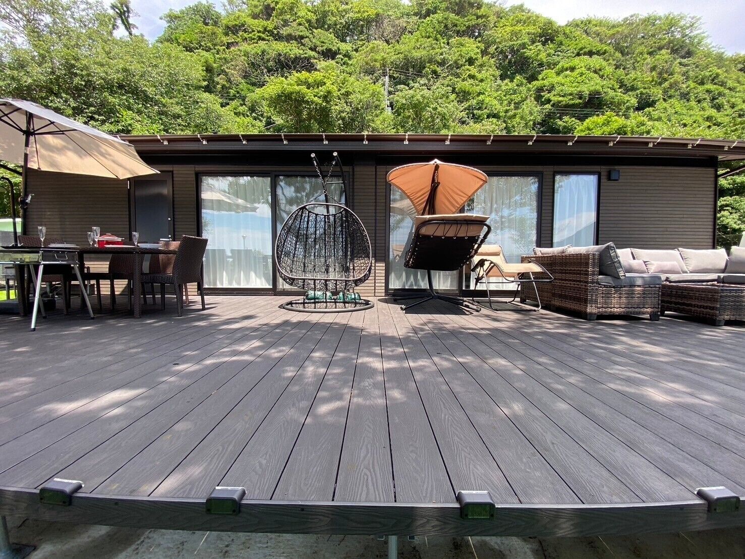 屋外ダイニングエリア