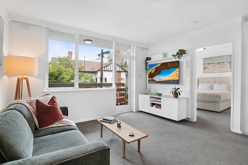 St Kilda Retreat Near Beach & Cafes