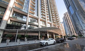 Exterior - Luxurious 1BR at Grande Downtown (Dubai)