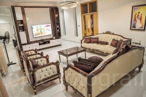 Interior - Lovely 4-bedroom apartment with 24/7 power/Housekeeping in serene Enugu Estate (Enugu)