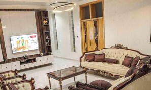 Interior - Lovely 4-bedroom apartment with 24/7 power/Housekeeping in serene Enugu Estate (Enugu)