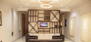 Interior - Lovely 4-bedroom apartment with 24/7 power/Housekeeping in serene Enugu Estate (Enugu)