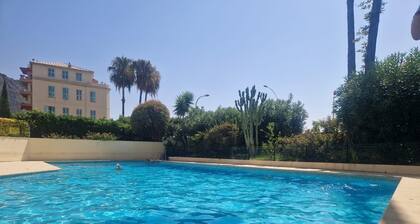 Holiday Home 'Appart - Piscine Et Vue Sur Le Port' with Sea View, Shared Pool and Wi-Fi