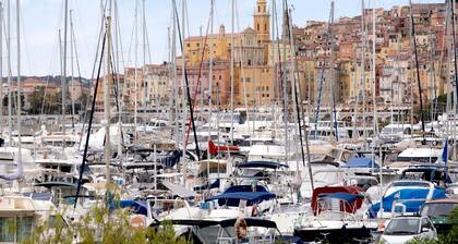 Holiday Home 'Appart - Piscine Et Vue Sur Le Port' with Sea View, Shared Pool and Wi-Fi