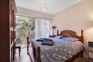 WiFi, bed sheets