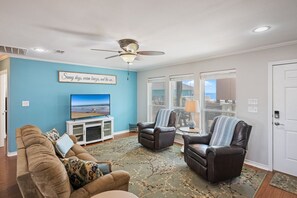 TV - 2nd Row - Easy Beach access, fenced yard, 3 bedroom, steps to the beach! (Crystal Beach)