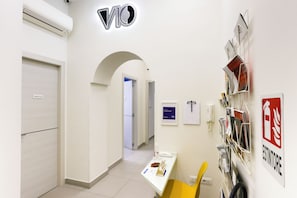 Reception - V10 Guest House - Vanvitelli 10 (Naples)