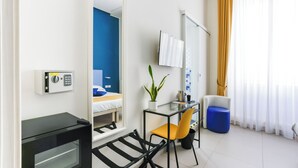 Double Room, 1 Double Bed, Non Smoking, Pets Not Allowed | In-room safe, desk, laptop workspace, blackout drapes - V10 Guest House - Vanvitelli 10 (Naples)