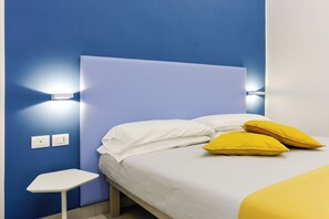 In-room safe, desk, laptop workspace, blackout curtains - V10 Guest House - Vanvitelli 10 (Naples)