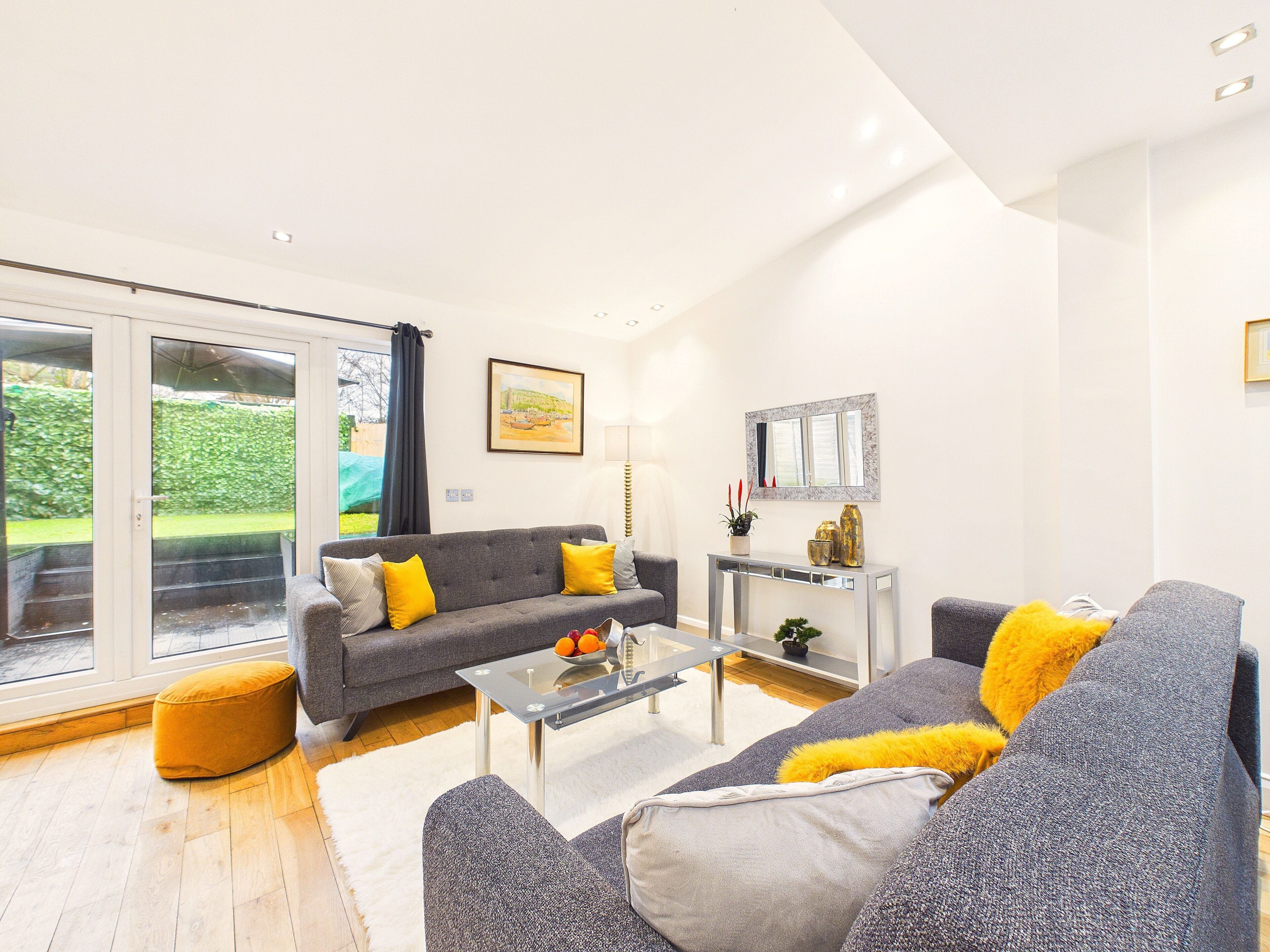 คอมฟอร์ทอพาร์ทเมนท์, ลานระเบียง, ติดสวน | บริเวณนั่งเล่น