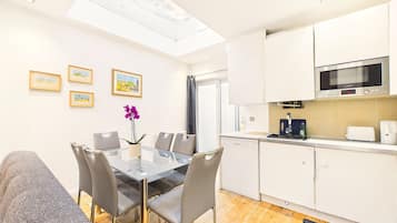 Comfort Apartment, Patio, Garden Area | Private kitchen | Full-sized fridge, microwave, oven, stovetop
