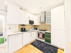 คอมฟอร์ทอพาร์ทเมนท์, ลานระเบียง, ติดสวน | ครัวส่วนตัว