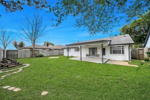 Exterior - Modern & Spacious Home | Stylish Design | Parking (Pasadena)