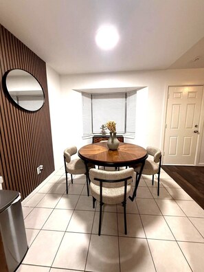 Dining - Modern Designer Home / Spacious + Comfortable Stay (Pasadena)