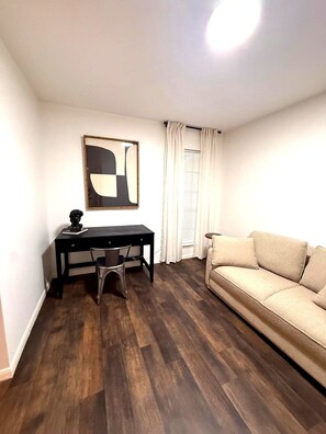 Living area - Modern Designer Home / Spacious + Comfortable Stay (Pasadena)