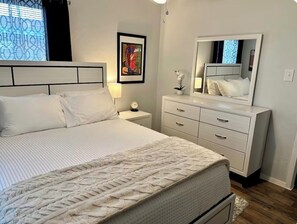 3 bedrooms, iron/ironing board, free WiFi, bed sheets - Cozy 3-bedroom house with full amenities in charming Ingleside (Ingleside)