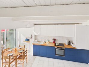 Fridge, microwave, oven, dishwasher - 800 m from beach, 2 adults & 2 kids, garden (Fouesnant)