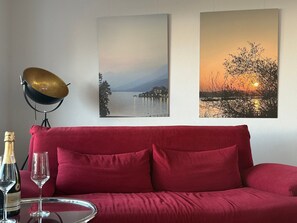 Living area - Studio G11 – Exclusive Apartment with Private Spa, Balcony, and Parking (Uhldingen-Mühlhofen)