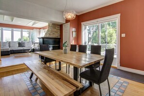 Dining - La Perle Rose du Lac-St-Jean (Roberval)