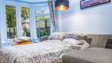 Desk, WiFi, bed sheets