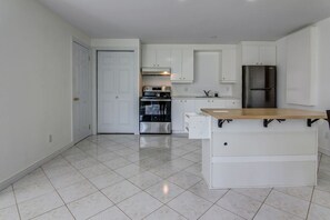 Private kitchen - L`échappée du Lac-Saint-Jean (Lac-Saint-Jean-Est Regional County Municipality)