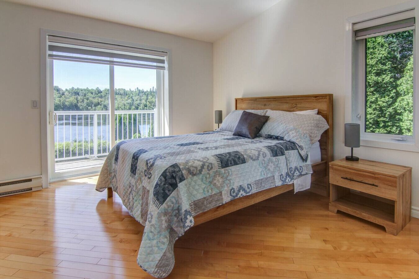Desk, travel crib, WiFi, bed sheets