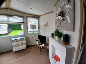 Interior - Carlisle Cabin - With Pool and More! (Port Carlisle)