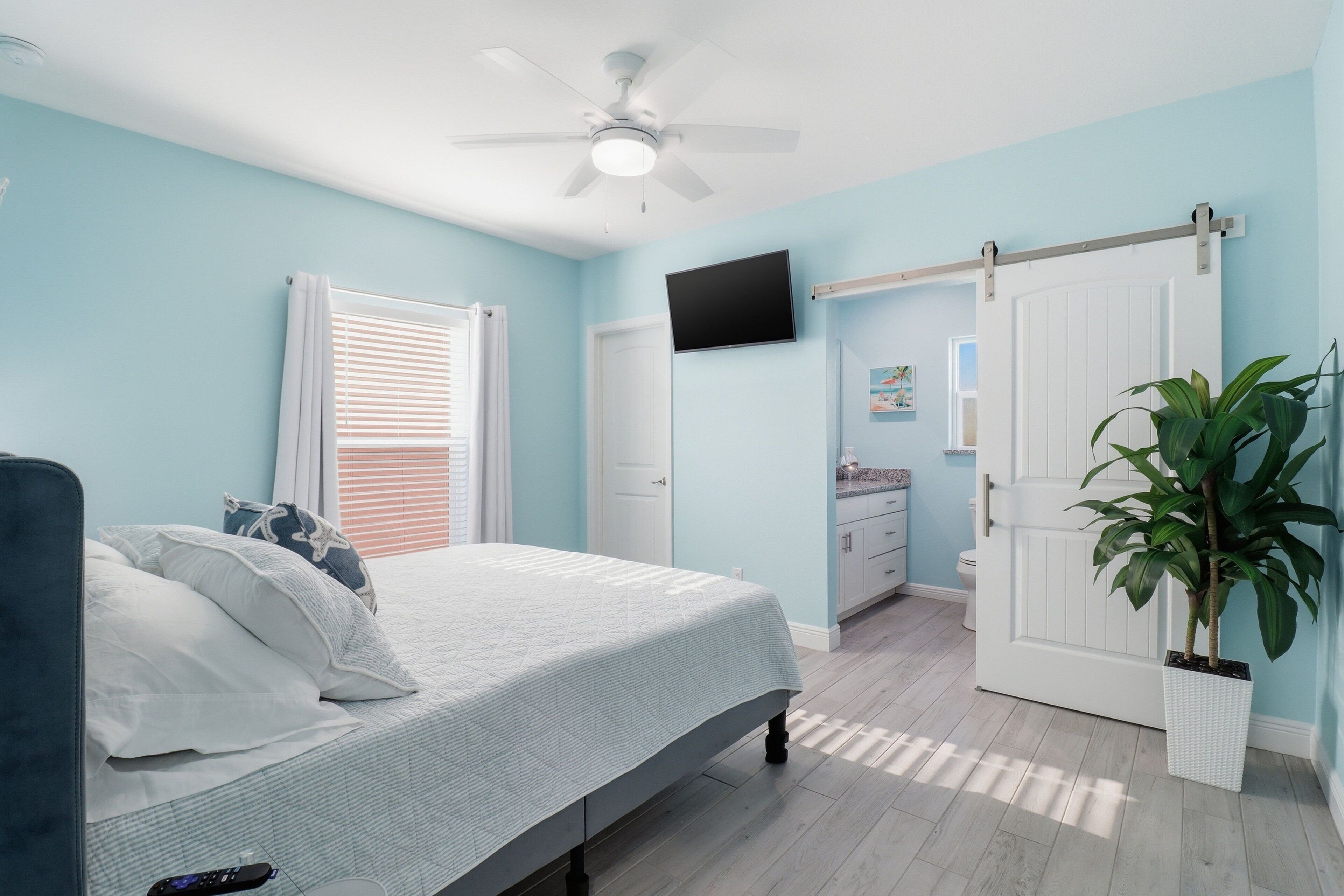 2 bedrooms, iron/ironing board, free WiFi
