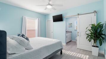 2 bedrooms, iron/ironing board, free WiFi