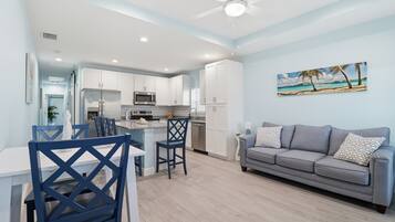 Duplex, 2 Bedrooms | Living area
