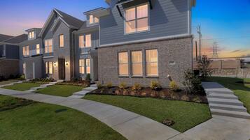 House, 2 Bedrooms | Exterior