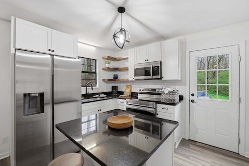 Modern Mcdonald Ranch Serene Wooded Escape 4 Bedroom Cottage