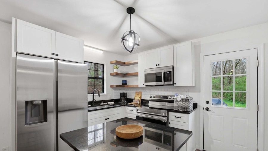 Modern Mcdonald Ranch Serene Wooded Escape 4 Bedroom Cottage