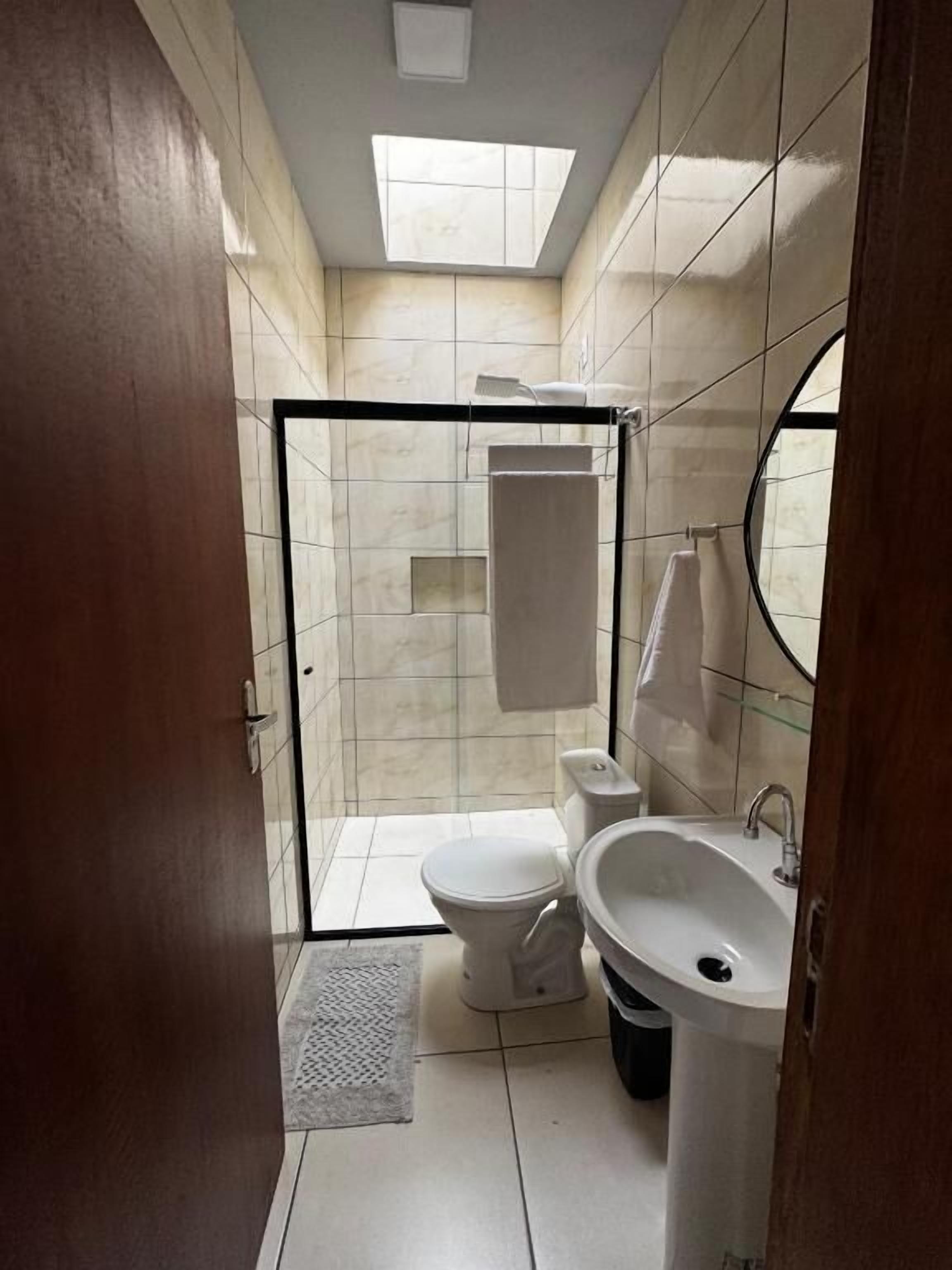 基础套房, 阳台, 城市景观 | 浴室