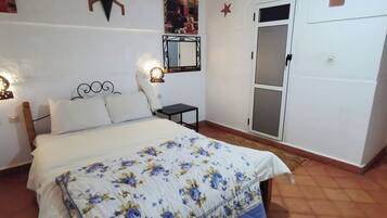 6 bedrooms, WiFi, bed sheets