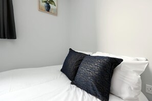 WiFi, bed sheets