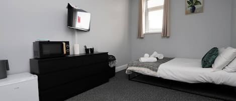 WiFi, bed sheets