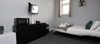 Work • En-Suite • Fridge & Microwave • Smart TV