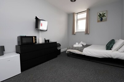 Work • En-Suite • Fridge & Microwave • Smart TV