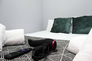 WiFi, bed sheets